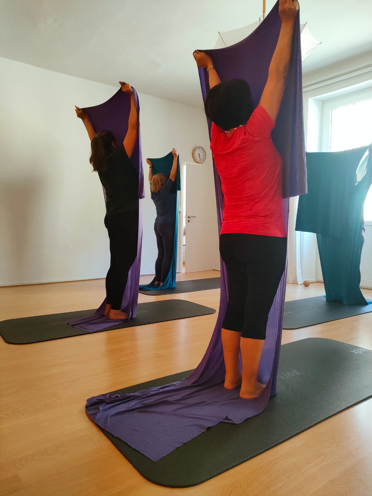Cours de Pilates avec le fascia connector, tissu élastique, à Neuchâtel